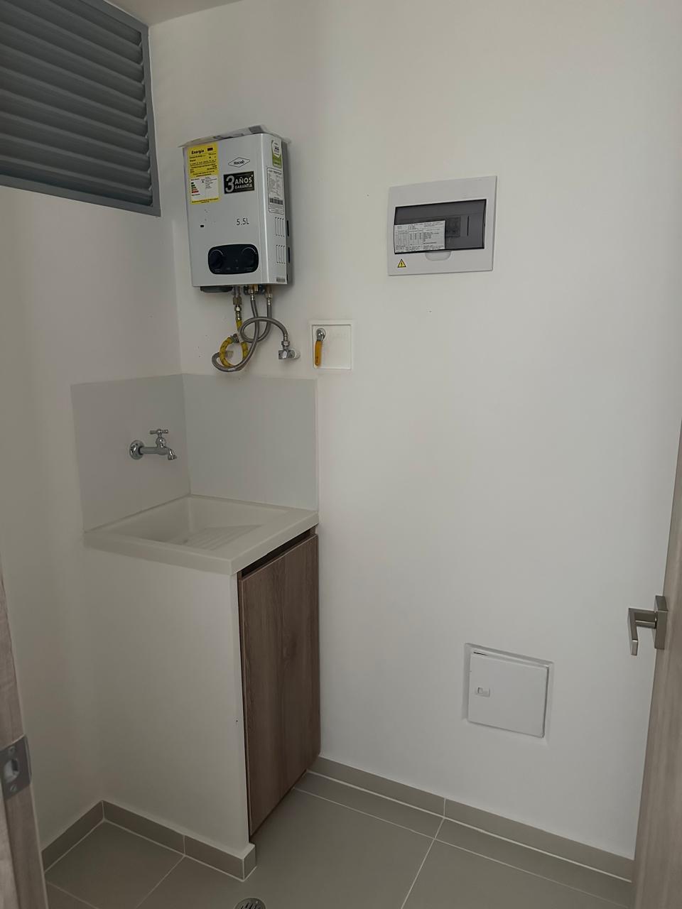 Apartamento en Medellín · Barrio Colombia(Ciudad del Río) · El Poblado — foto 11