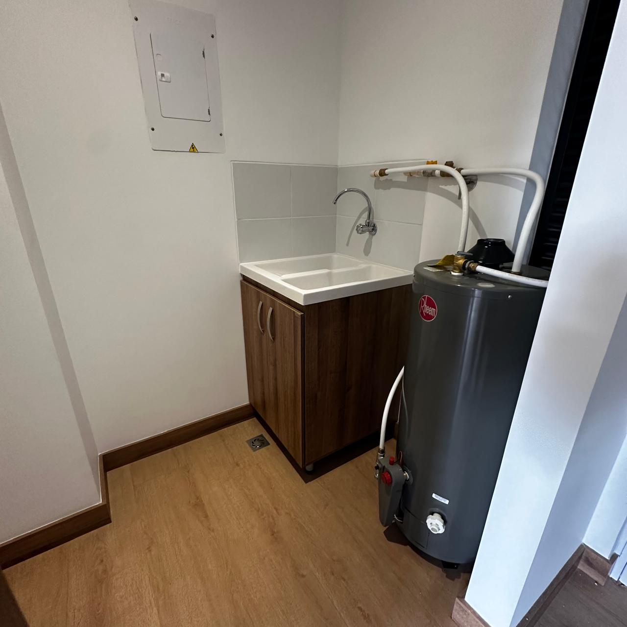 Apartamento en Medellín · Barrio Colombia(Ciudad del Río) · El Poblado — foto 15