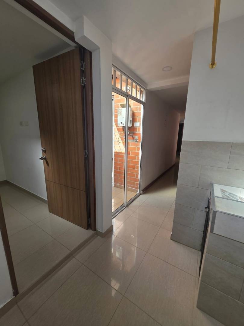 Apartamento en Medellín · Barrio Cristóbal · La América — foto 3